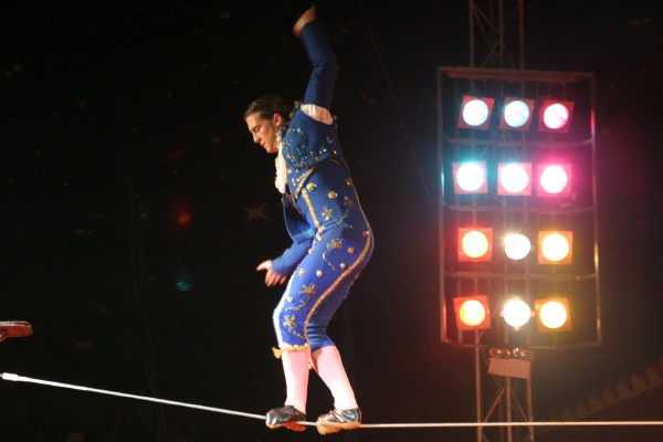 Cornwall Weblog: Tightrope walker (IMG_4398.JPG, 600 x 400, 40.0K) 